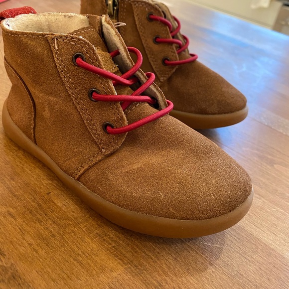 Boys Ugg Boots - Picture 2 of 3